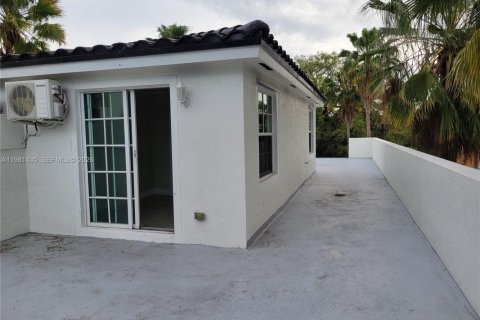 Снять в аренду таунхаус в Форт-Лодердейл, Флорида 3 спальни, 257.8м2, № 2049949 - фото 28