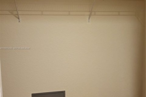 Снять в аренду таунхаус в Форт-Лодердейл, Флорида 3 спальни, 257.8м2, № 2049949 - фото 16