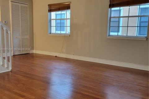 Снять в аренду таунхаус в Форт-Лодердейл, Флорида 3 спальни, 257.8м2, № 2049949 - фото 15