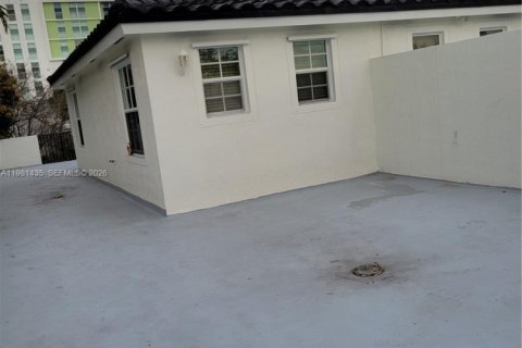 Снять в аренду таунхаус в Форт-Лодердейл, Флорида 3 спальни, 257.8м2, № 2049949 - фото 29