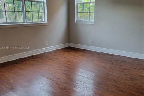 Снять в аренду таунхаус в Форт-Лодердейл, Флорида 3 спальни, 257.8м2, № 2049949 - фото 10