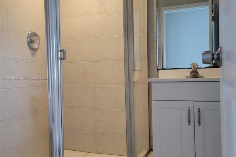 Снять в аренду таунхаус в Форт-Лодердейл, Флорида 3 спальни, 257.8м2, № 2049949 - фото 21