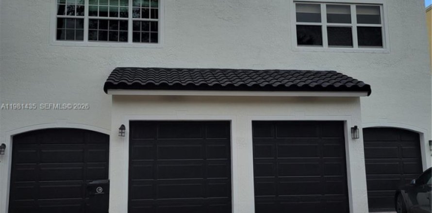 Таунхаус в Форт-Лодердейл, Флорида 3 спальни, 257.8м2 № 2049949