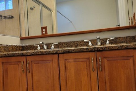 Снять в аренду таунхаус в Форт-Лодердейл, Флорида 3 спальни, 257.8м2, № 2049949 - фото 20