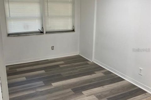 Propiedad comercial en venta en Saint Petersburg, Florida, 359.72 m2 № 1602866 - foto 9