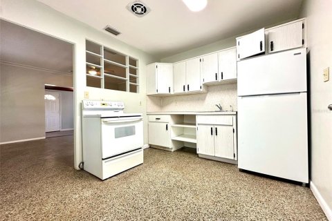 Villa ou maison à louer à Gulfport, Floride: 2 chambres, 81.38 m2 № 2113849 - photo 4