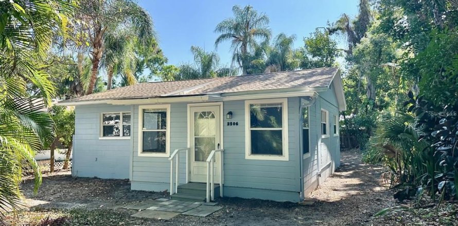Villa ou maison à Gulfport, Floride 2 chambres, 81.38 m2 № 2113849
