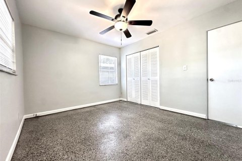 Villa ou maison à louer à Gulfport, Floride: 2 chambres, 81.38 m2 № 2113849 - photo 12
