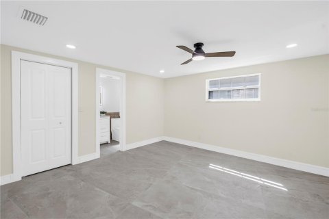 House in Redington Shores, Florida 4 bedrooms, 210.89 sq.m. № 1826463 - photo 28