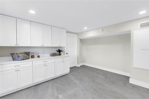 House in Redington Shores, Florida 4 bedrooms, 210.89 sq.m. № 1826463 - photo 25