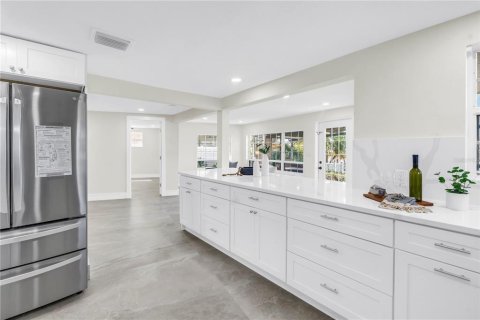 House in Redington Shores, Florida 4 bedrooms, 210.89 sq.m. № 1826463 - photo 22