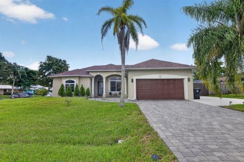Casa en Port St. Lucie, Florida 4 dormitorios, 202.43 m2 № 2374787