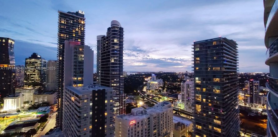 Condominio en Miami, Florida, 2 dormitorios  № 1984207