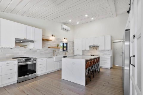 Купить виллу или дом в Лодерхилл, Флорида 3 спальни, 204.11м2, № 1994540 - фото 10