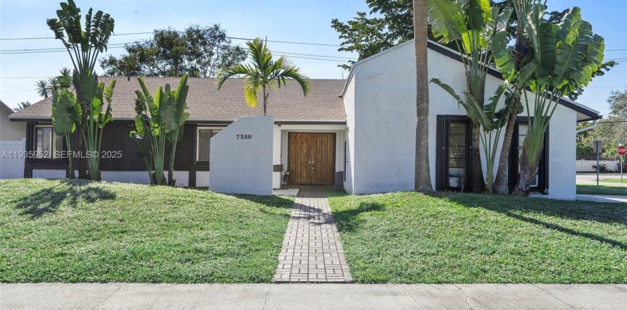 Дом в Лодерхилл, Флорида 3 спальни, 204.11м2 № 1994540