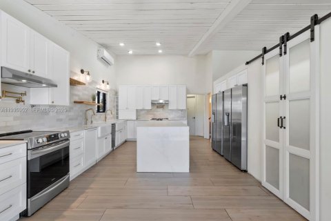 Купить виллу или дом в Лодерхилл, Флорида 3 спальни, 204.11м2, № 1994540 - фото 9