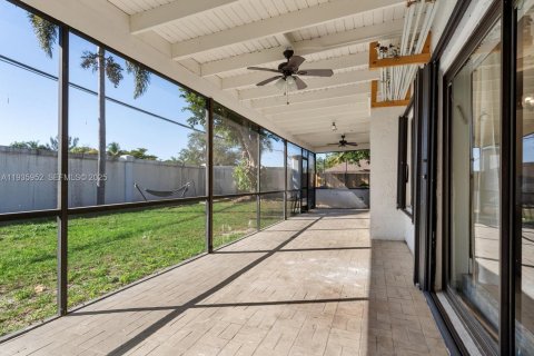 Купить виллу или дом в Лодерхилл, Флорида 3 спальни, 204.11м2, № 1994540 - фото 24