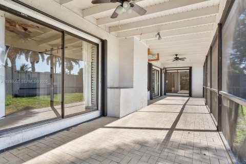 Купить виллу или дом в Лодерхилл, Флорида 3 спальни, 204.11м2, № 1994540 - фото 22