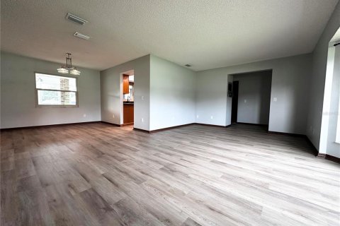 Villa ou maison à louer à Deltona, Floride: 3 chambres, 163.97 m2 № 1914620 - photo 8