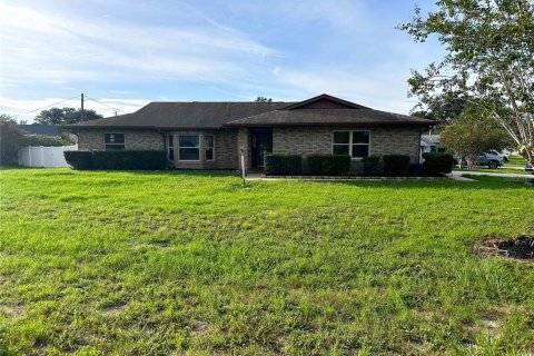 Casa en alquiler en Deltona, Florida, 3 dormitorios, 163.97 m2 № 1914620 - foto 1