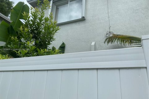Touwnhouse à vendre à Tamarac, Floride: 3 chambres, 138.98 m2 № 1856958 - photo 3