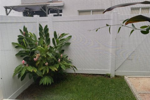 Touwnhouse à vendre à Tamarac, Floride: 3 chambres, 138.98 m2 № 1856958 - photo 16
