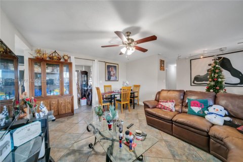 Casa en venta en Homestead, Florida, 4 dormitorios, 119.84 m2 № 2000492 - foto 19