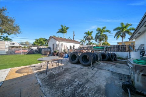 Casa en venta en Homestead, Florida, 4 dormitorios, 119.84 m2 № 2000492 - foto 13