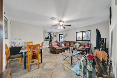 Casa en venta en Homestead, Florida, 4 dormitorios, 119.84 m2 № 2000492 - foto 17