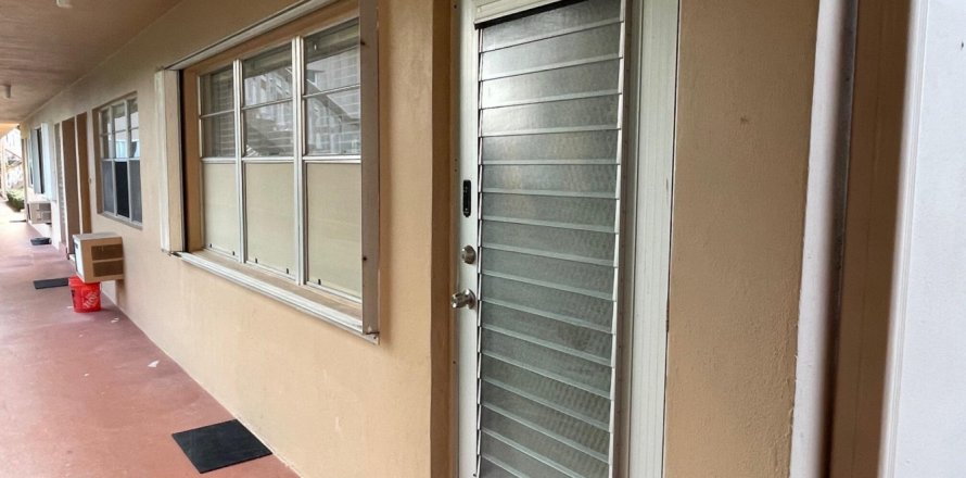 Condo à West Palm Beach, Floride, 1 chambre  № 1225627