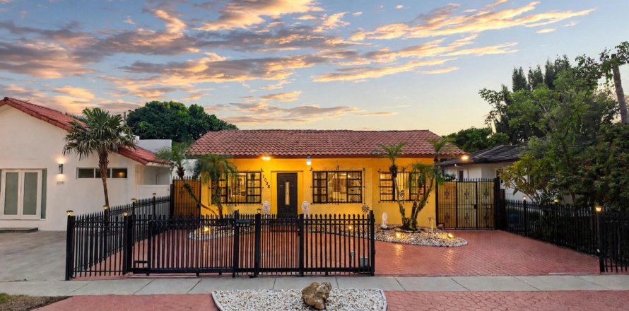 Villa ou maison à Miami, Floride 3 chambres, 166.3 m2 № 2431302