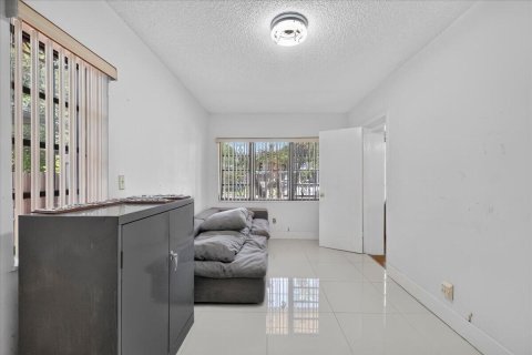 Villa ou maison à vendre à Miami, Floride: 3 chambres, 166.3 m2 № 2431302 - photo 14