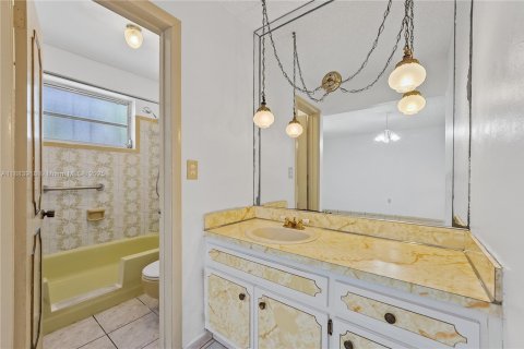 House in Miami, Florida 5 bedrooms, 233.56 sq.m. № 1929998 - photo 16