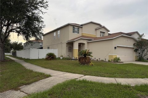 House in Gibsonton, Florida 3 bedrooms, 235.97 sq.m. № 2207134 - photo 2