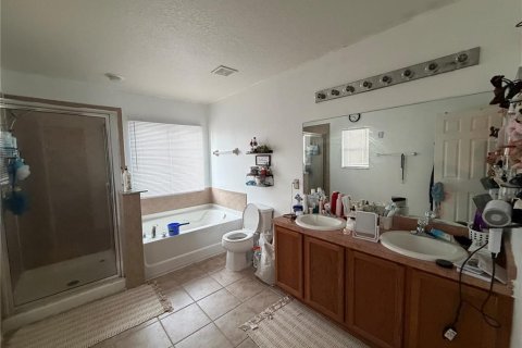 House in Gibsonton, Florida 3 bedrooms, 235.97 sq.m. № 2207134 - photo 6