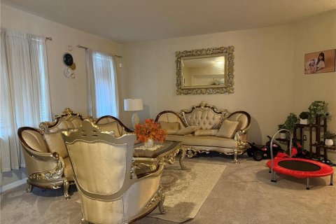 House in Gibsonton, Florida 3 bedrooms, 235.97 sq.m. № 2207134 - photo 4