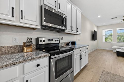 Townhouse in Tampa, Florida 3 bedrooms, 168.71 sq.m. № 2093603 - photo 13