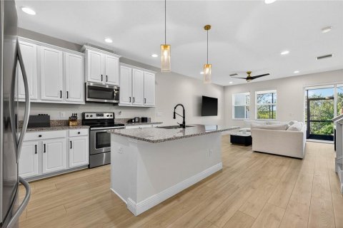 Townhouse in Tampa, Florida 3 bedrooms, 168.71 sq.m. № 2093603 - photo 10
