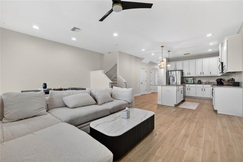 Townhouse in Tampa, Florida 3 bedrooms, 168.71 sq.m. № 2093603 - photo 6