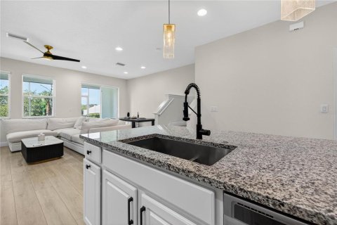 Townhouse in Tampa, Florida 3 bedrooms, 168.71 sq.m. № 2093603 - photo 14