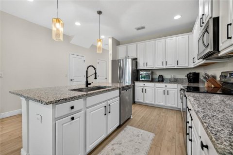 Townhouse in Tampa, Florida 3 bedrooms, 168.71 sq.m. № 2093603 - photo 11
