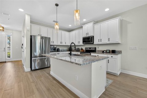 Townhouse in Tampa, Florida 3 bedrooms, 168.71 sq.m. № 2093603 - photo 9
