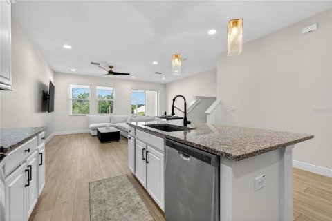 Townhouse in Tampa, Florida 3 bedrooms, 168.71 sq.m. № 2093603 - photo 15
