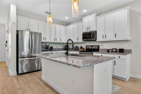 Townhouse in Tampa, Florida 3 bedrooms, 168.71 sq.m. № 2093603 - photo 12