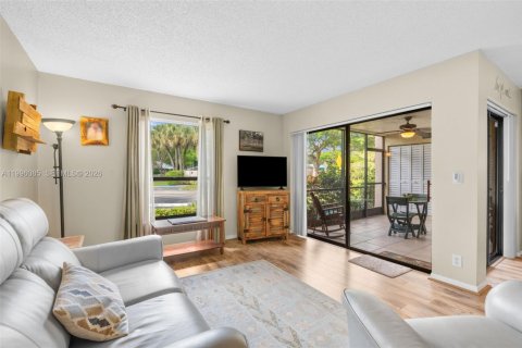 Condo in Coconut Creek, Florida, 2 bedrooms  № 2058503 - photo 9