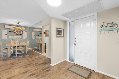 Condo in Coconut Creek, Florida, 2 bedrooms  № 2058503 - photo 7