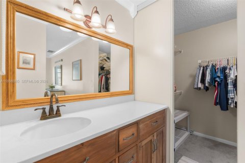 Condo in Coconut Creek, Florida, 2 bedrooms  № 2058503 - photo 21