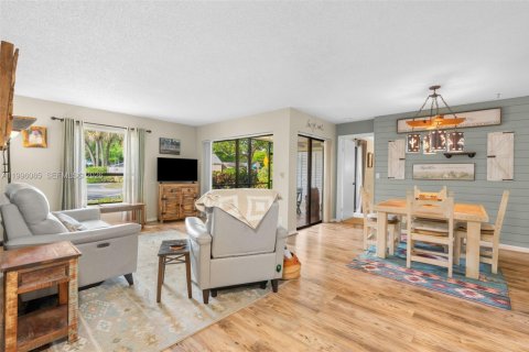 Condo in Coconut Creek, Florida, 2 bedrooms  № 2058503 - photo 8