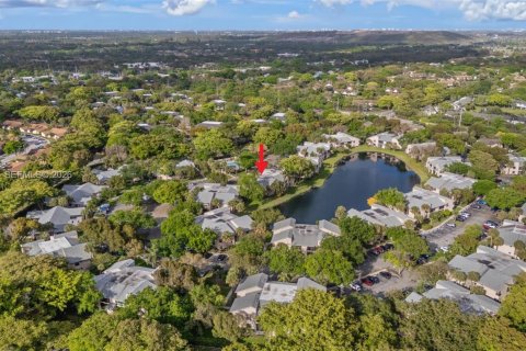 Condo in Coconut Creek, Florida, 2 bedrooms  № 2058503 - photo 30