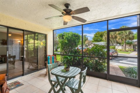 Condo in Coconut Creek, Florida, 2 bedrooms  № 2058503 - photo 26